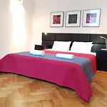Golden Apartments With Lift - Old Town