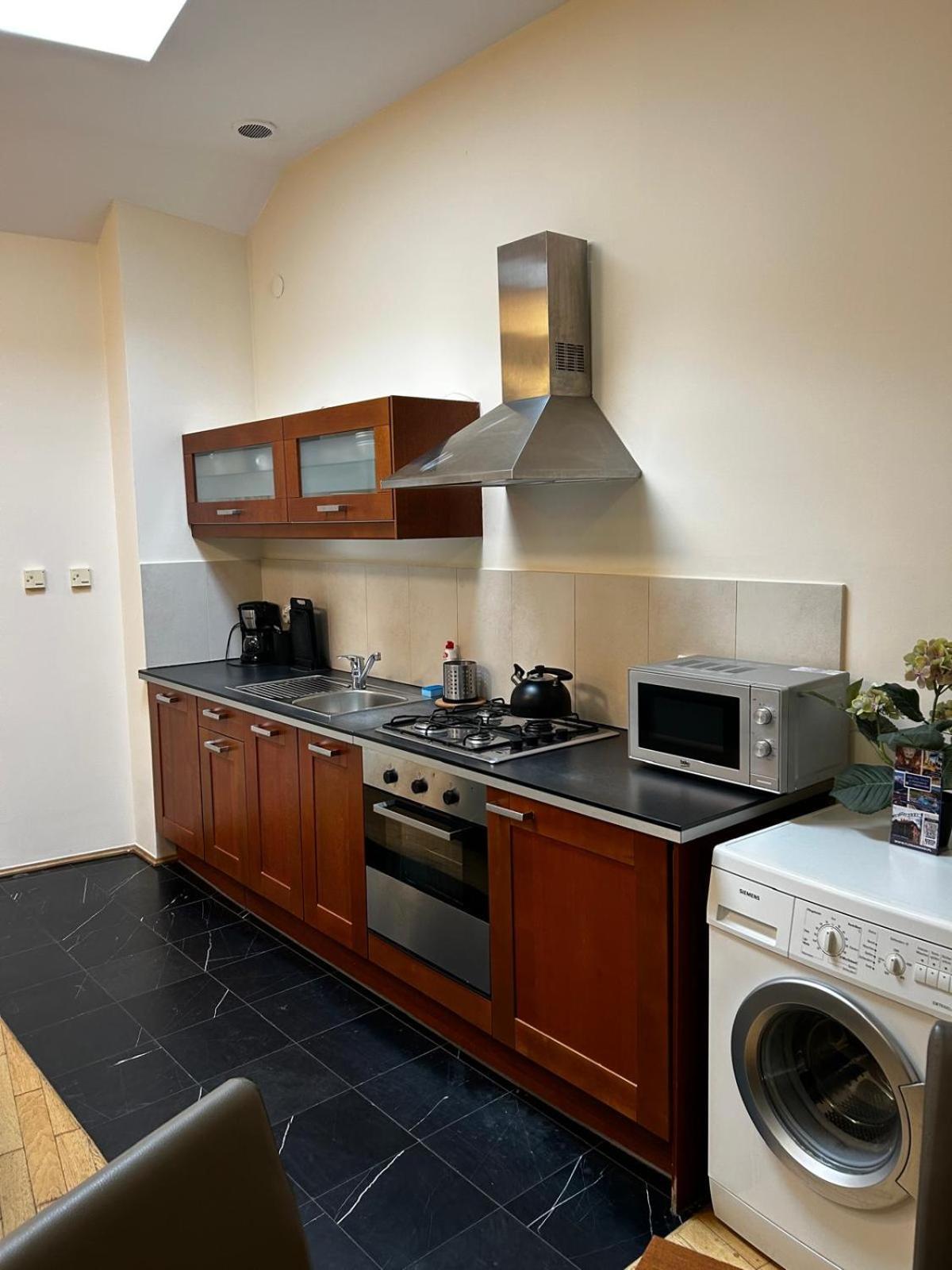 Golden With Lift - Old Town Appartement