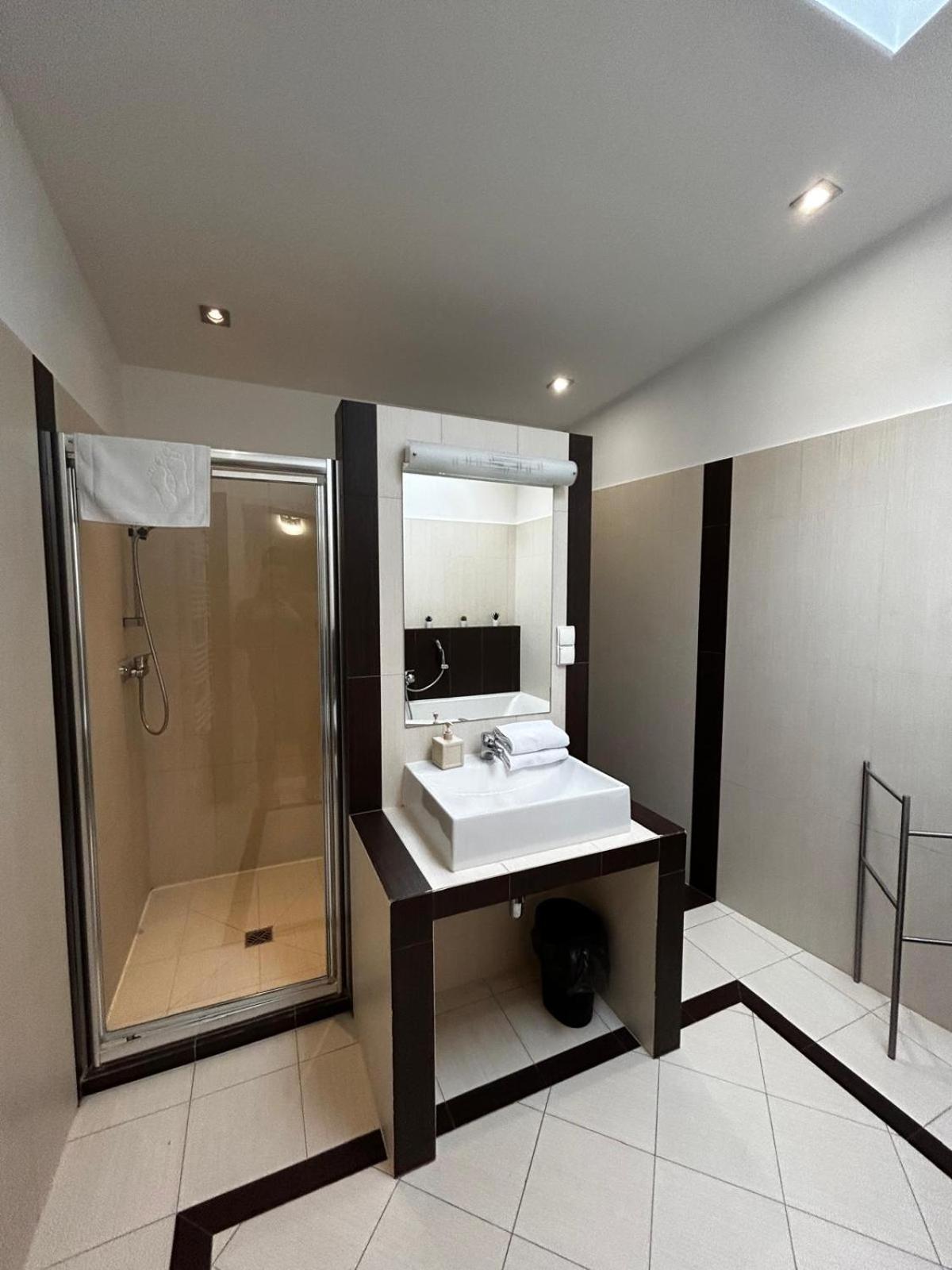 Golden With Lift - Old Town Appartement