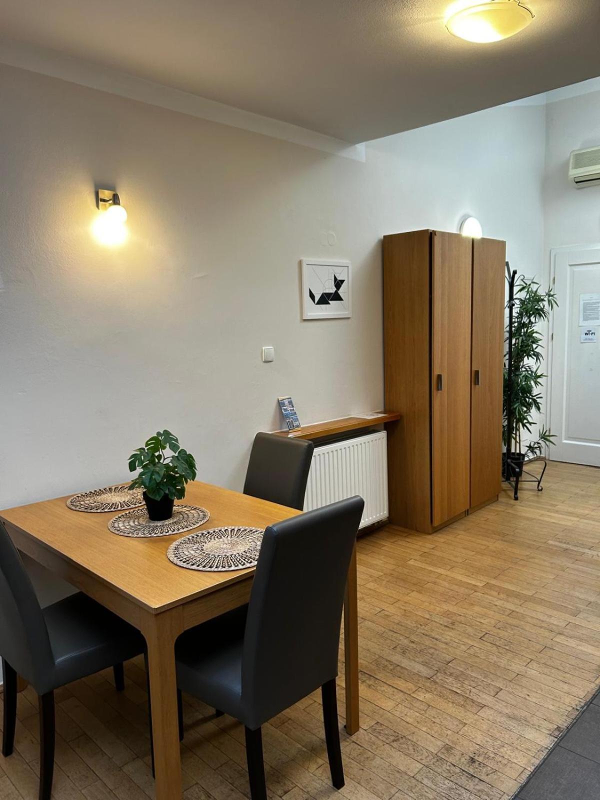 Golden With Lift - Old Town Appartement *